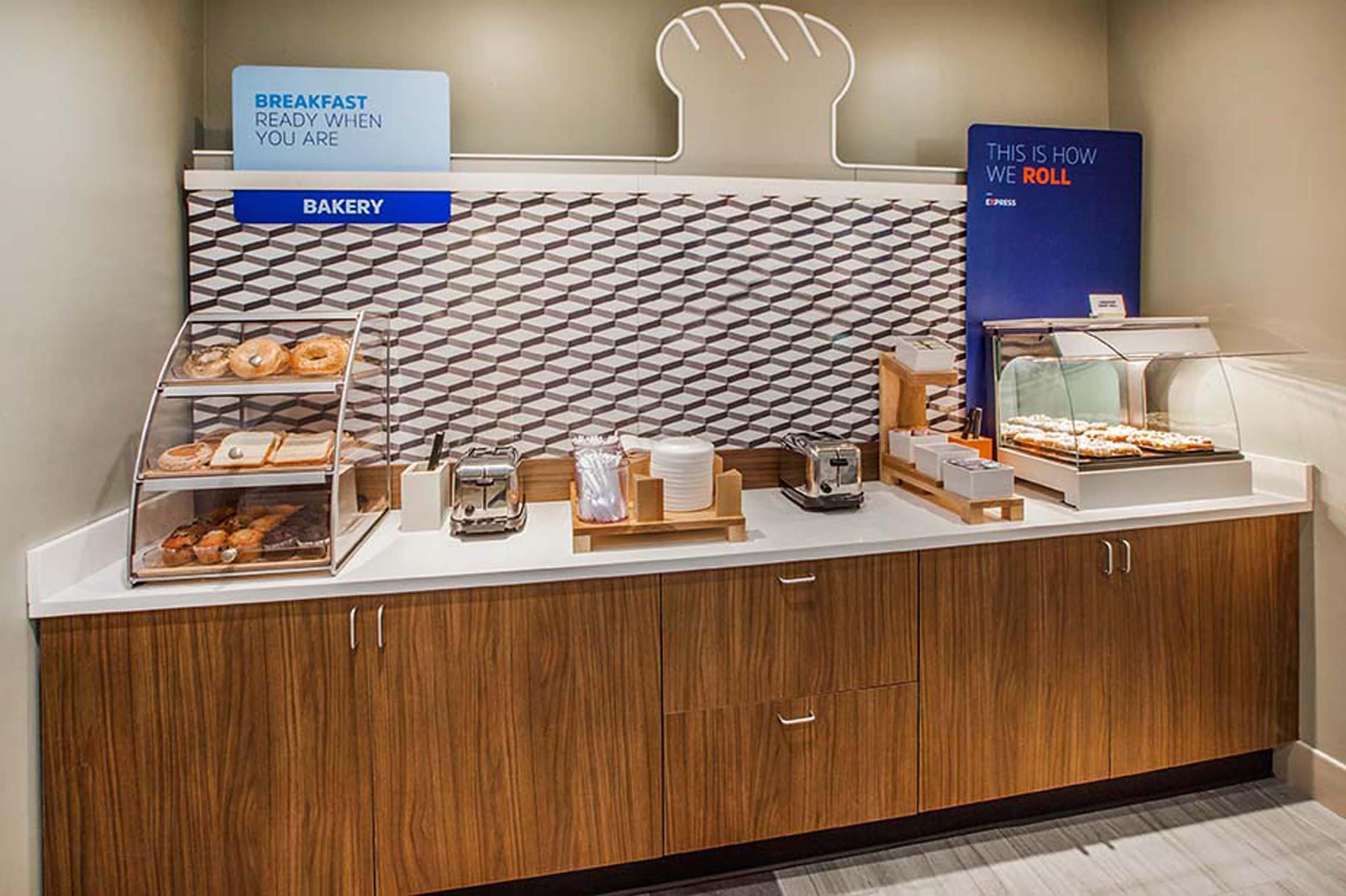 Holiday Inn Express & Suites Pueblo By Ihg Eksteriør bilde
